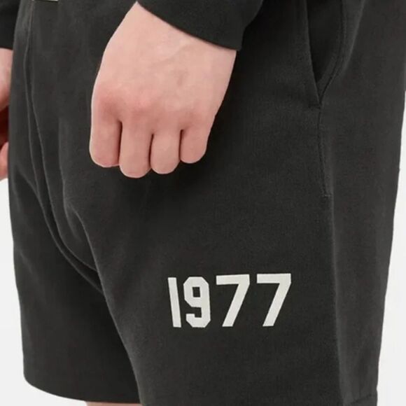 FEAR OF GOD ESSENTIALS
ESSENTIALS SHORTS - IRON (Black) New in FOG Bag - Picture 4 of 5